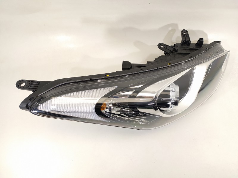 Recambio de faro derecho para hyundai i30 (gd) style referencia OEM IAM 92102A6020 92102A6100 92102A6110