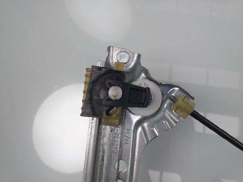 Recambio de elevalunas delantero derecho para renault megane iv berlina 5p zen referencia OEM IAM 807206746R  