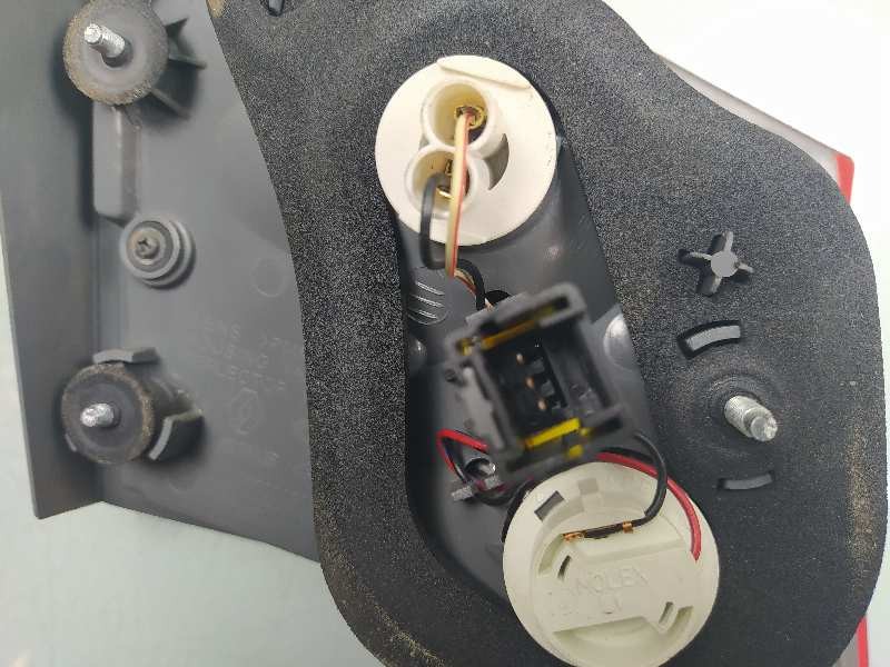 Recambio de piloto trasero derecho en porton para renault latitude privilege referencia OEM IAM 265500030R  