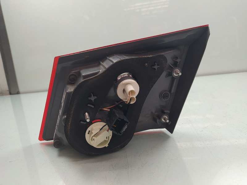 Recambio de piloto trasero izquierdo en porton para renault latitude privilege referencia OEM IAM 8200013577  