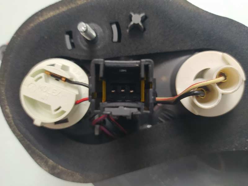 Recambio de piloto trasero izquierdo en porton para renault latitude privilege referencia OEM IAM 8200013577  