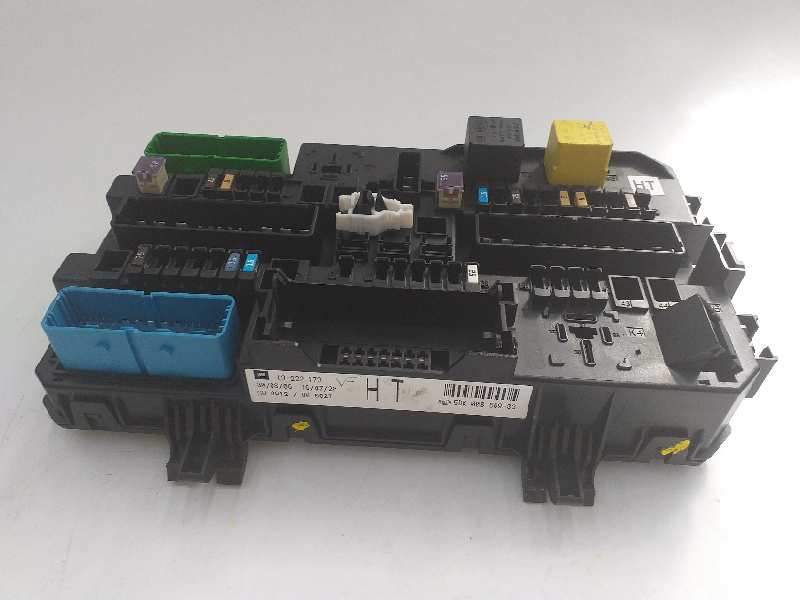 CAJA RELES / FUSIBLES 13222173 