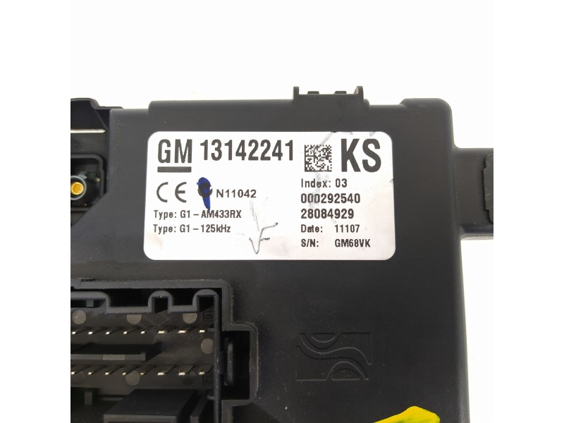 Recambio de caja reles / fusibles para opel corsa d sport referencia OEM IAM 13142241  