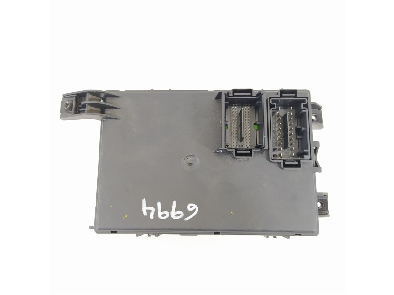 Recambio de caja reles / fusibles para opel corsa d sport referencia OEM IAM 13142241  