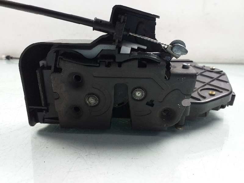 Recambio de cerradura puerta delantera derecha para volvo s40 berlina d5 kinetic referencia OEM IAM 30753664  