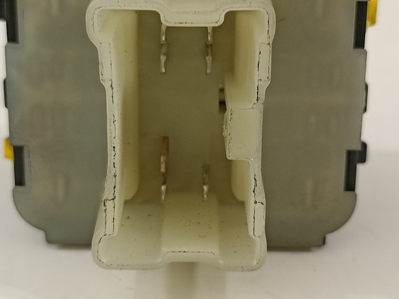 Recambio de mando elevalunas delantero izquierdo para renault express rjk/fd0/ab6ua1ec2110 referencia OEM IAM 254118044R  