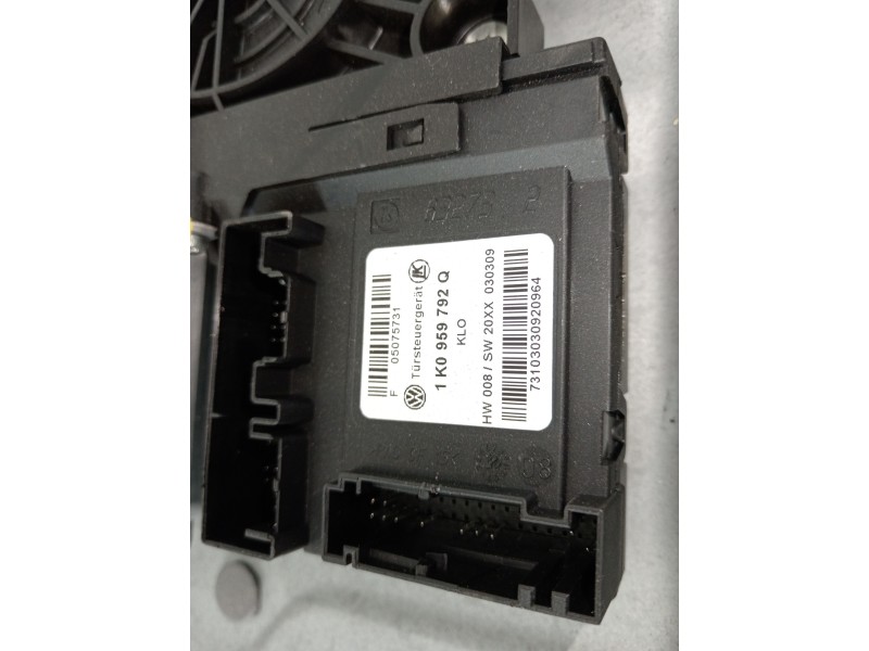 Recambio de elevalunas delantero derecho para volkswagen caddy ka/kb (2k) maxi furg. referencia OEM IAM 1T0837756L 1K0959792 
