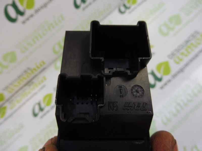 Recambio de mando elevalunas delantero derecho para opel insignia berlina excellence referencia OEM IAM 22915102  