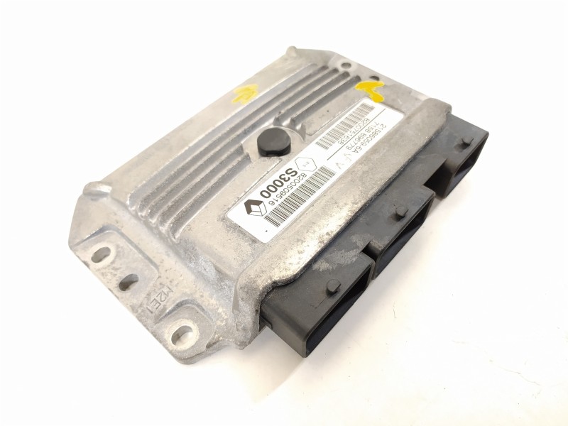 Recambio de centralita motor uce para renault megane ii classic berlina emotion referencia OEM IAM 8200509516 215860596A 7158896