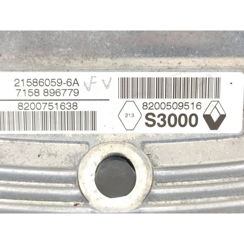 Recambio de centralita motor uce para renault megane ii classic berlina emotion referencia OEM IAM 8200509516 215860596A 7158896