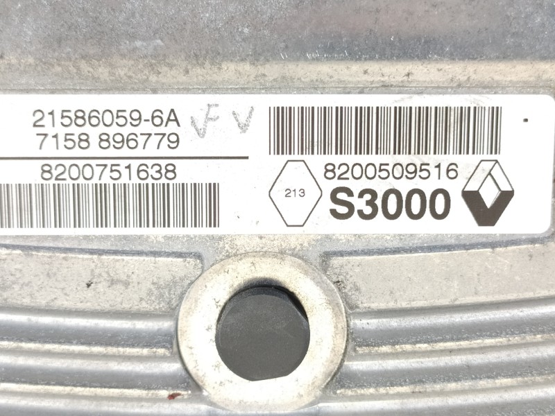 Recambio de centralita motor uce para renault megane ii classic berlina emotion referencia OEM IAM 8200509516 215860596A 7158896