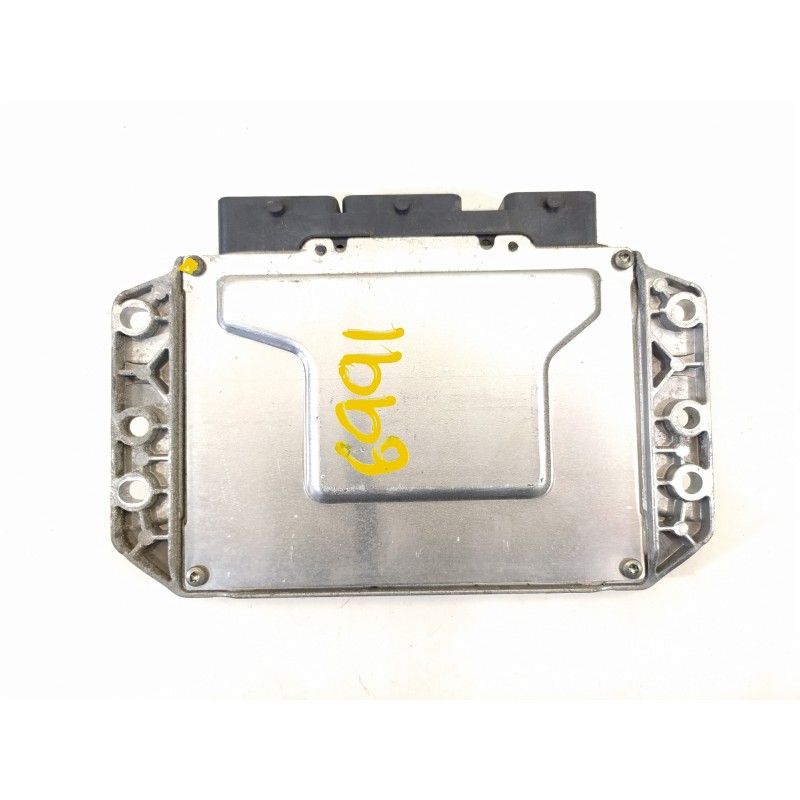 Recambio de centralita motor uce para renault megane ii classic berlina emotion referencia OEM IAM 8200509516 215860596A 7158896