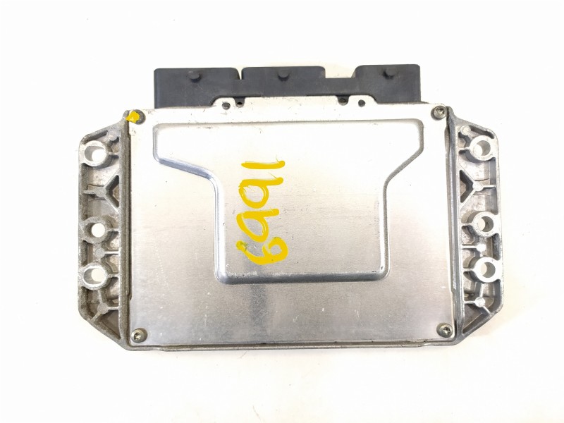 Recambio de centralita motor uce para renault megane ii classic berlina emotion referencia OEM IAM 8200509516 215860596A 7158896