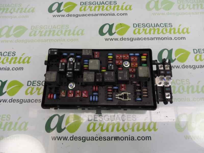 Recambio de caja reles / fusibles para opel insignia berlina excellence referencia OEM IAM 529050199  