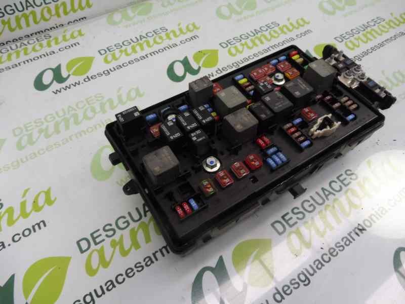 Recambio de caja reles / fusibles para opel insignia berlina excellence referencia OEM IAM 529050199  