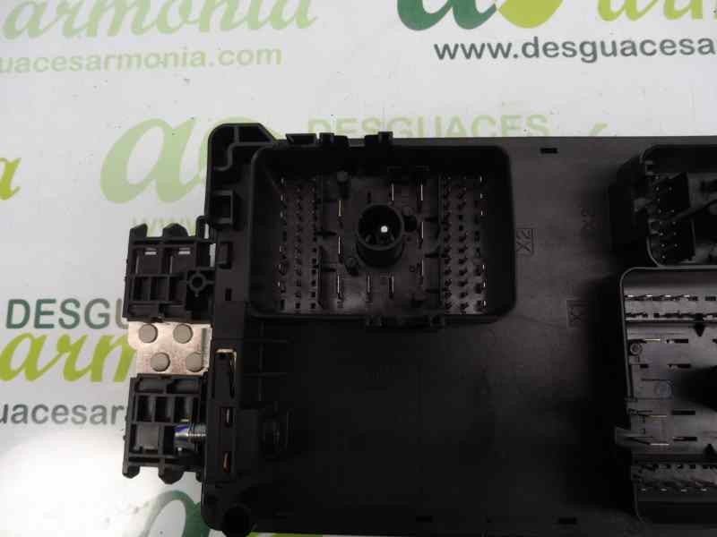 Recambio de caja reles / fusibles para opel insignia berlina excellence referencia OEM IAM 529050199  