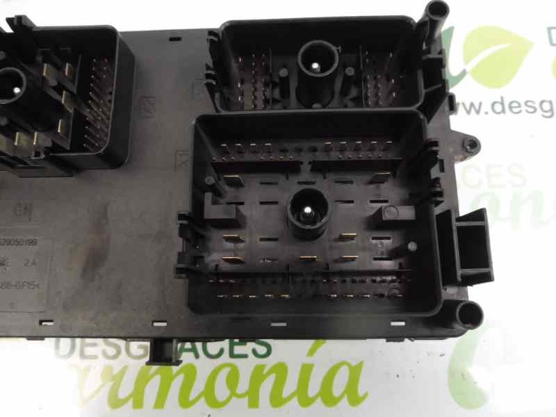Recambio de caja reles / fusibles para opel insignia berlina excellence referencia OEM IAM 529050199  