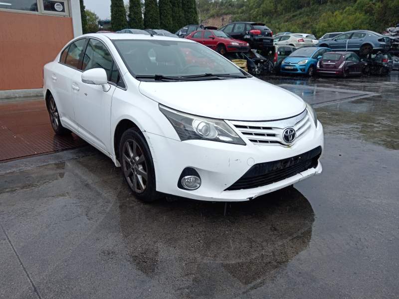 toyota avensis sedán (_t27_) del año 2013