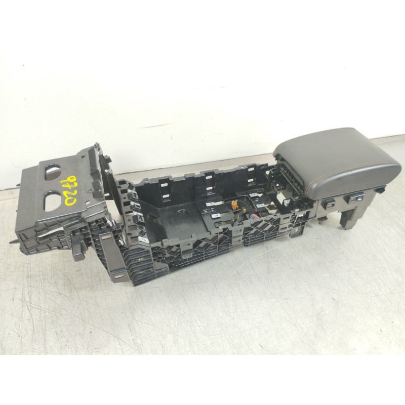 Recambio de apoyabrazos central para jaguar xf 4.2 v8 premium luxury referencia OEM IAM 8X23F045H38  