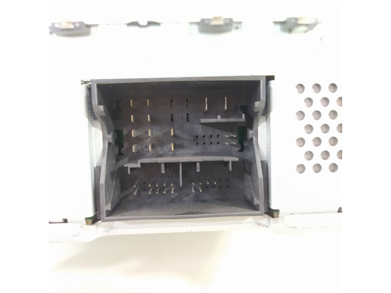 Recambio de sistema audio / radio cd para skoda fabia ambition referencia OEM IAM 6V0035871B  