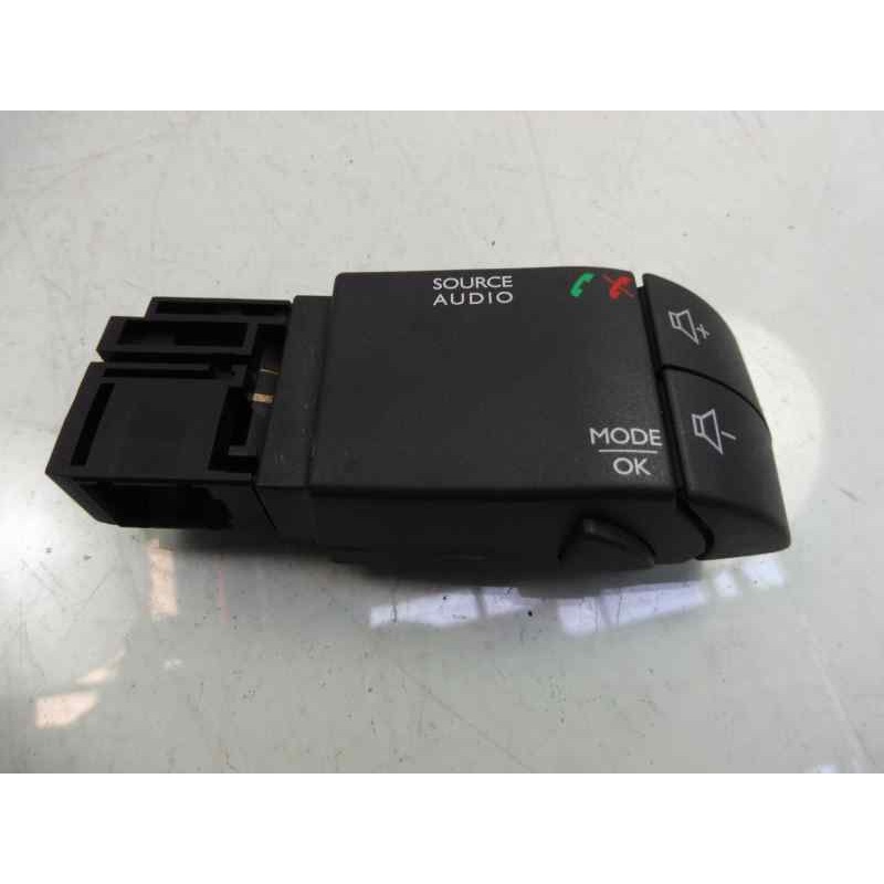 Recambio de mando multifuncion para dacia sandero stepway referencia OEM IAM 255522448R  