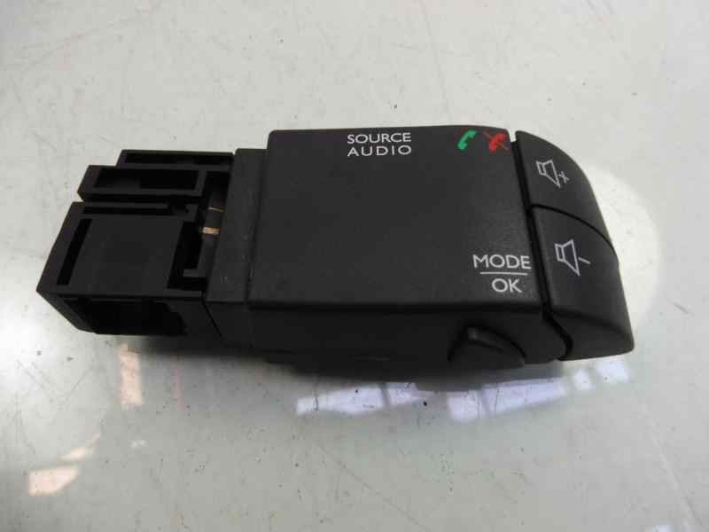Recambio de mando multifuncion para dacia sandero stepway referencia OEM IAM 255522448R  