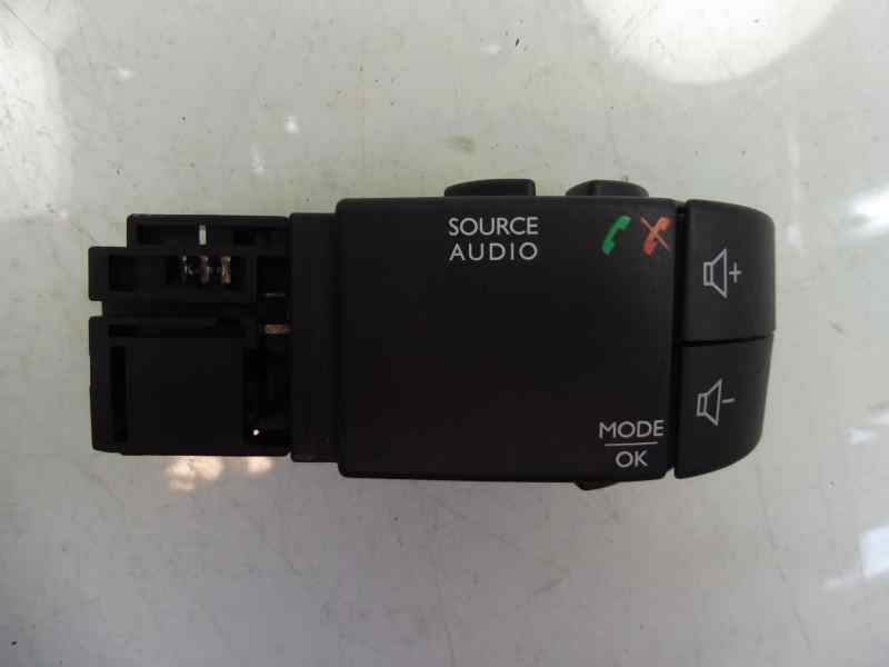 Recambio de mando multifuncion para dacia sandero stepway referencia OEM IAM 255522448R  