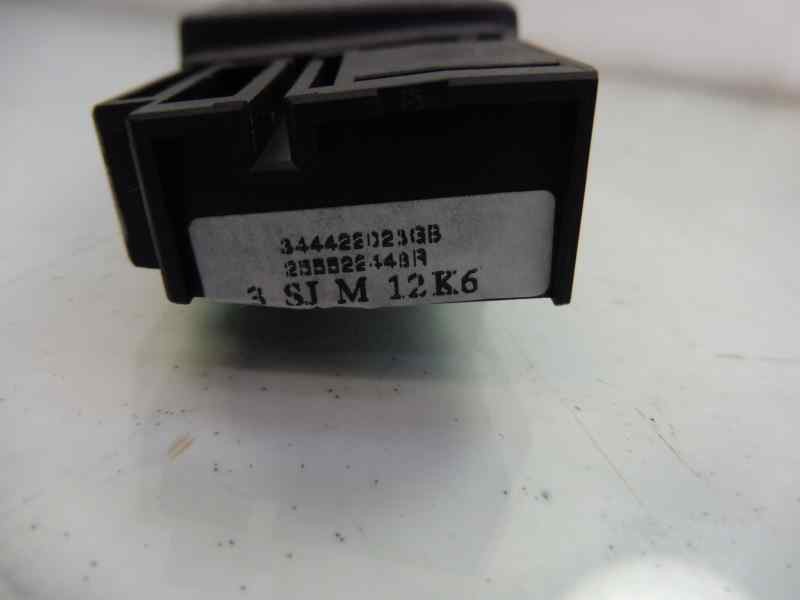 Recambio de mando multifuncion para dacia sandero stepway referencia OEM IAM 255522448R  