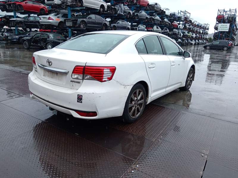 toyota avensis sedán (_t27_) del año 2013