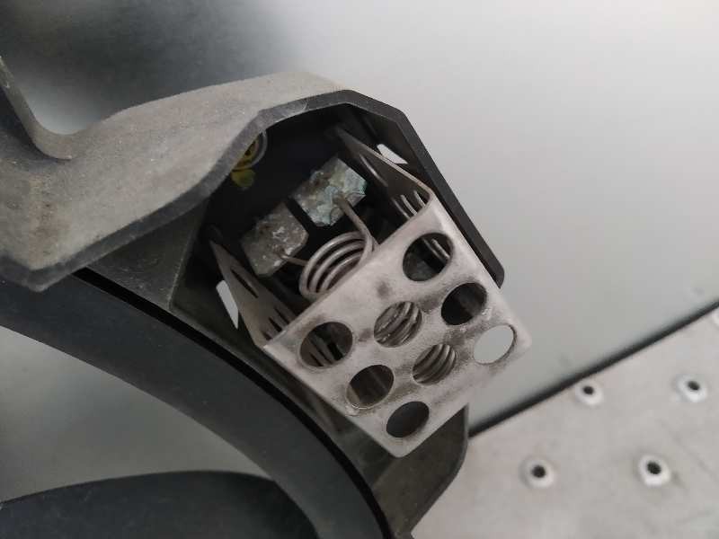 Recambio de electroventilador para renault megane iii berlina 5 p dynamique referencia OEM IAM 214810898R  