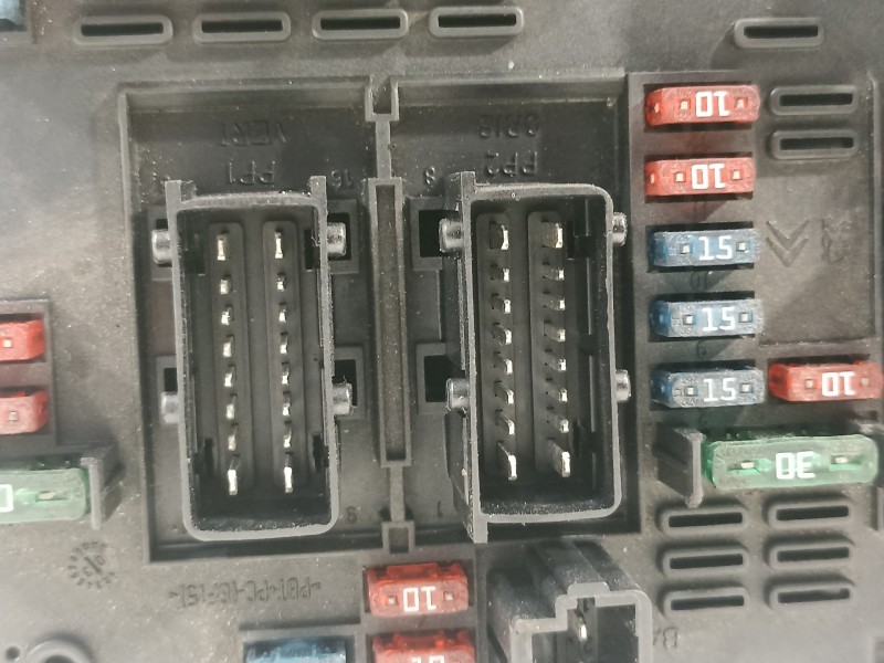 Recambio de caja reles / fusibles para peugeot 206 cc cc referencia OEM IAM 9650664080  