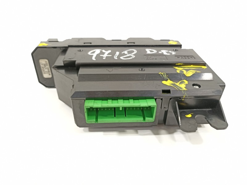 Recambio de mando elevalunas delantero derecho para volvo s80 berlina 2.4 d referencia OEM IAM 30658147  