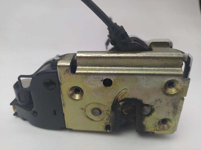 Recambio de cerradura puerta delantera derecha para citroën c3 1.4 hdi magic referencia OEM IAM 46983280  