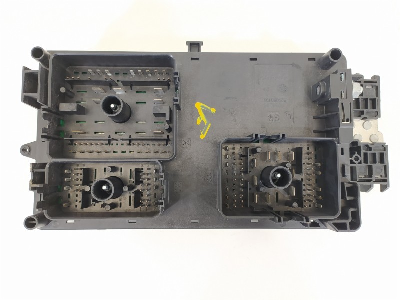 Recambio de caja reles / fusibles para opel insignia berlina selective referencia OEM IAM 13255300 529050199 13222782