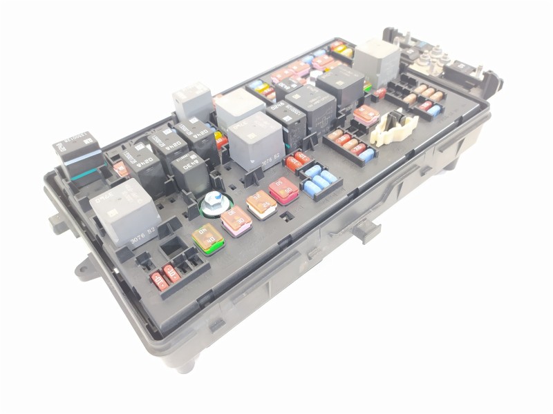 Recambio de caja reles / fusibles para opel insignia berlina selective referencia OEM IAM 13255300 529050199 13222782