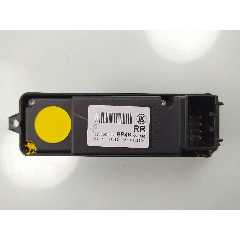 Recambio de mando elevalunas trasero derecho para mazda 3 berlina (bk) 2.0 sportive referencia OEM IAM BP4K66380 03123120 
