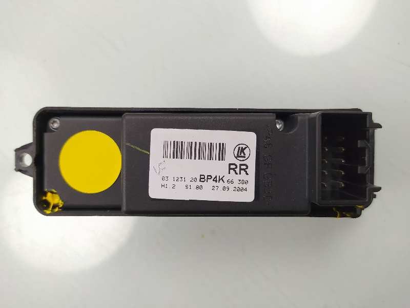 Recambio de mando elevalunas trasero derecho para mazda 3 berlina (bk) 2.0 sportive referencia OEM IAM BP4K66380 03123120 