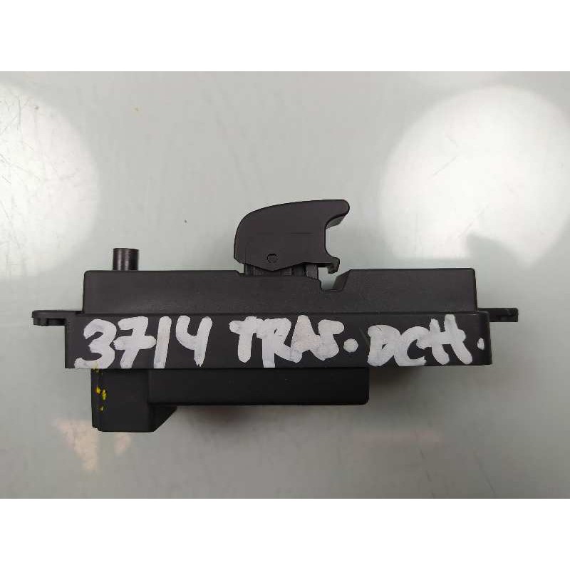 Recambio de mando elevalunas trasero derecho para mazda 3 berlina (bk) 2.0 sportive referencia OEM IAM BP4K66380 03123120 