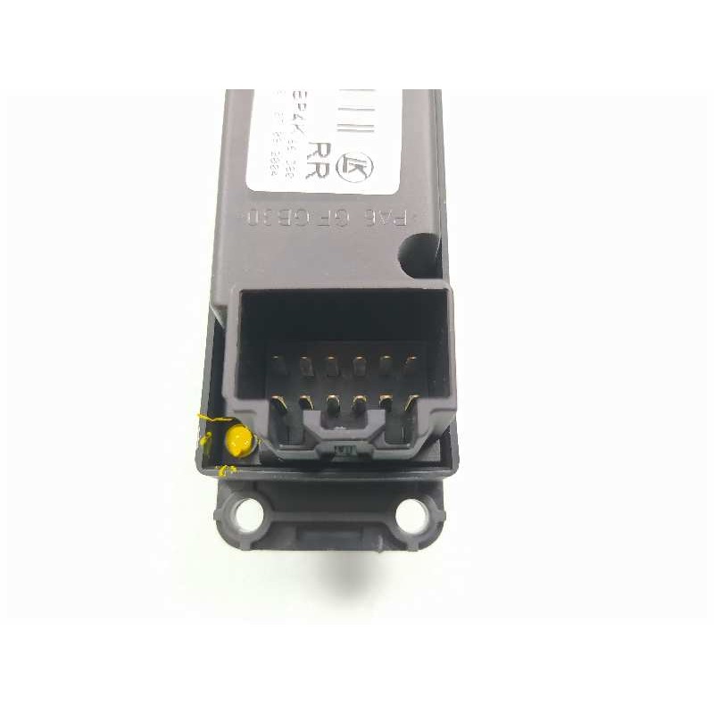 Recambio de mando elevalunas trasero derecho para mazda 3 berlina (bk) 2.0 sportive referencia OEM IAM BP4K66380 03123120 