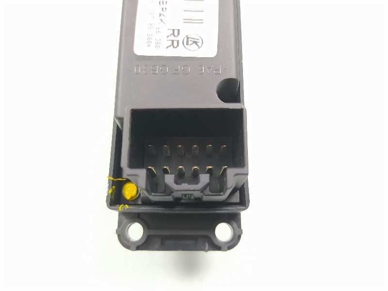 Recambio de mando elevalunas trasero derecho para mazda 3 berlina (bk) 2.0 sportive referencia OEM IAM BP4K66380 03123120 