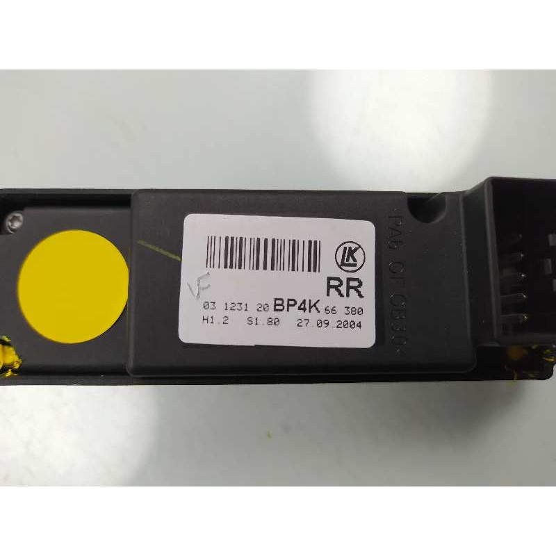 Recambio de mando elevalunas trasero derecho para mazda 3 berlina (bk) 2.0 sportive referencia OEM IAM BP4K66380 03123120 