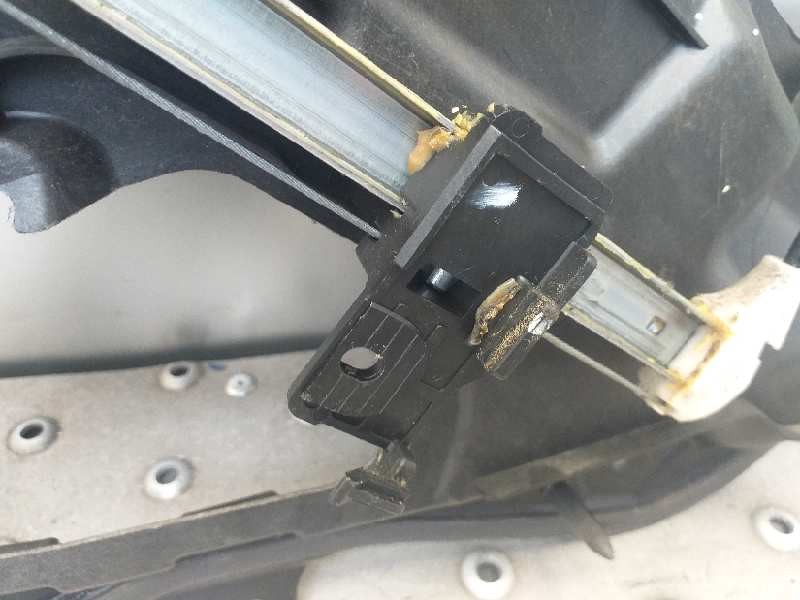 Recambio de elevalunas trasero derecho para mazda 3 berlina (bk) 2.0 sportive referencia OEM IAM BP4K7297X GJ6A5958X PWLP5PA