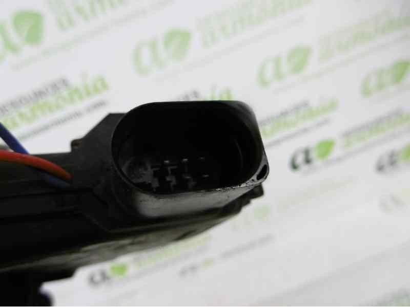 Recambio de cerradura puerta trasera izquierda para audi a6 avant (4b5) 2.5 tdi quattro referencia OEM IAM 4B0839015B  