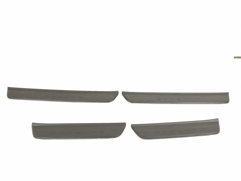 Recambio de moldura para kia sorento hev 2023 1.6 tci-gdi referencia OEM IAM 85883P2000 85887P2000 85878P220