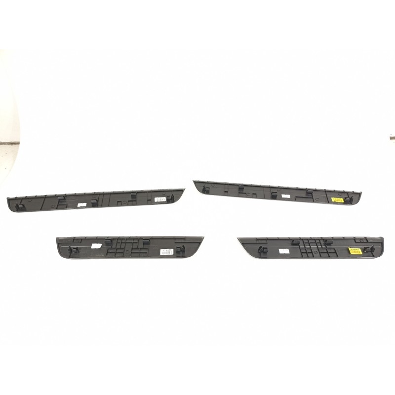 Recambio de moldura para kia sorento hev 2023 1.6 tci-gdi referencia OEM IAM 85883P2000 85887P2000 85878P220