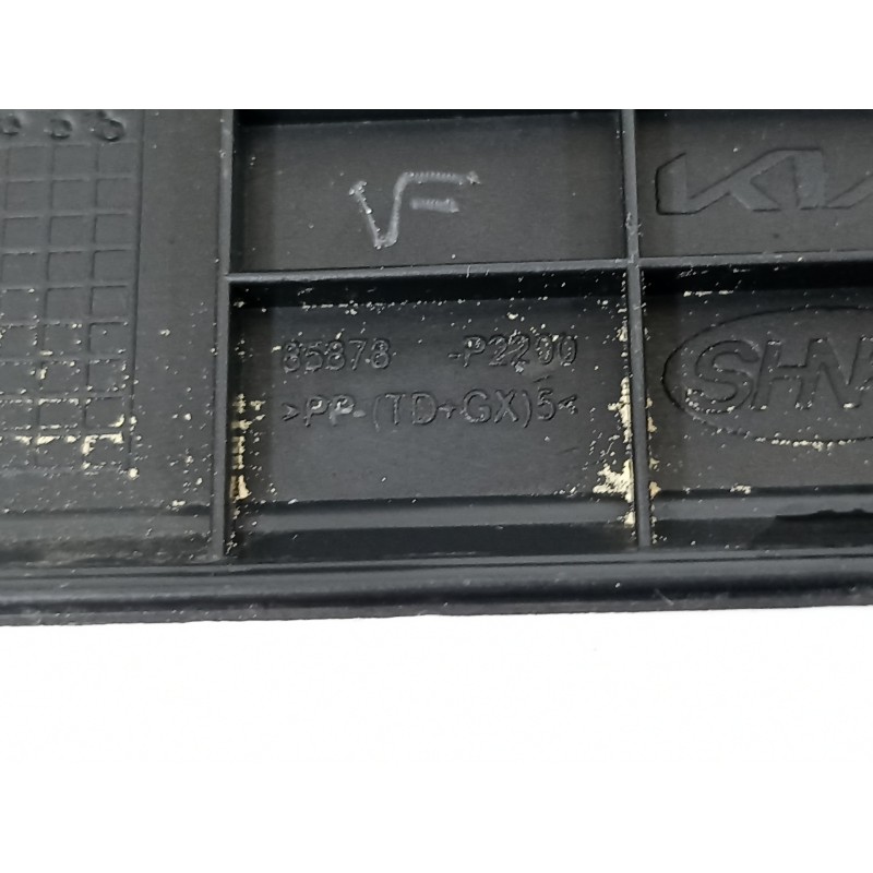 Recambio de moldura para kia sorento hev 2023 1.6 tci-gdi referencia OEM IAM 85883P2000 85887P2000 85878P220