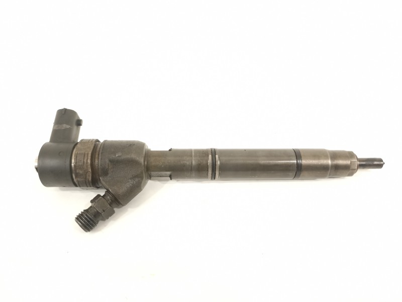 Recambio de inyector para hyundai i40 cab bluedrive referencia OEM IAM 338002A800 0445110411 