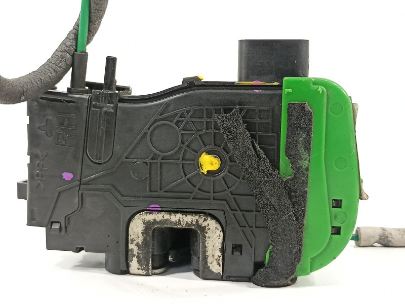 Recambio de cerradura puerta delantera derecha para hyundai i40 cab bluedrive referencia OEM IAM 813203Z020  