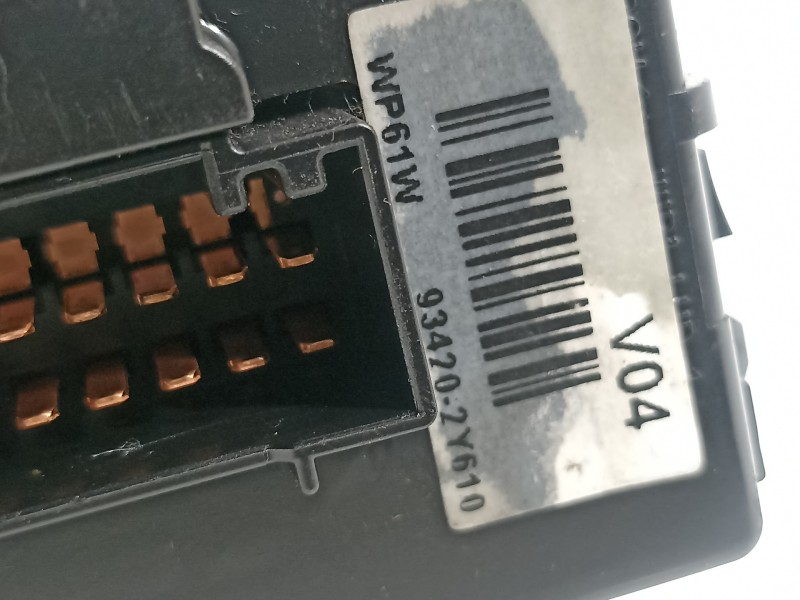 Recambio de mando limpia para hyundai i40 cab bluedrive referencia OEM IAM 934202Y610  
