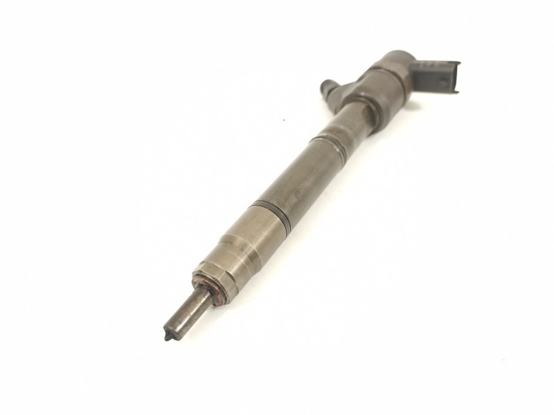 Recambio de inyector para hyundai i40 cab bluedrive referencia OEM IAM 338002A800 0445110411 
